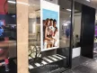 Allsee Függő kétoldalú kirakat kijelző display beépített tartórúddal 55" 24/7 FHD